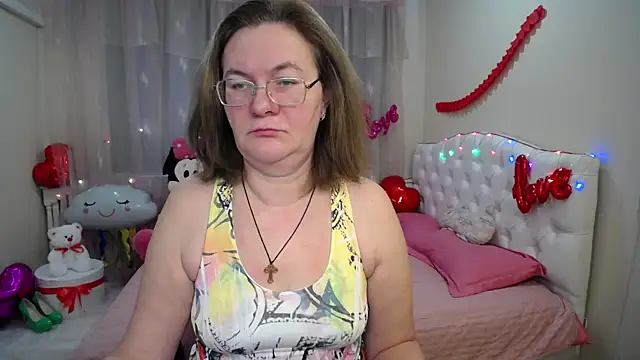 Snapshot of HolyMilfa chatting on 02/12/25, 07:44 HolyMilfa online show from 02/12/25, 07:44