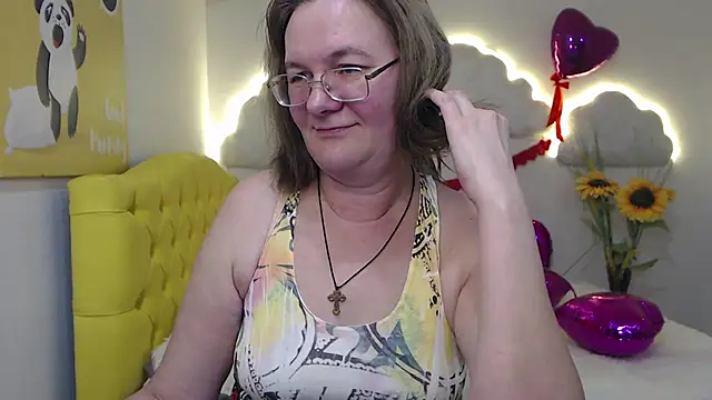 Snapshot of HolyMilfa chatting on 02/14/25, 04:41 HolyMilfa online show from 02/14/25, 04:41