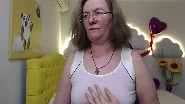 Snapshot of HolyMilfa chatting on 02/21/25, 02:06 HolyMilfa online show from 02/21/25, 02:06