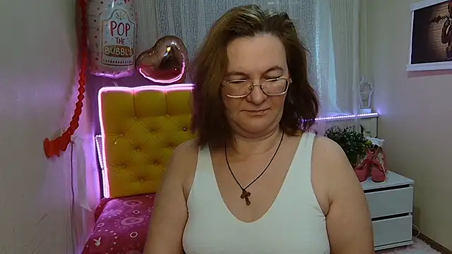 Snapshot of HolyMilfa chatting on 02/23/25, 10:49 HolyMilfa online show from 02/23/25, 10:49