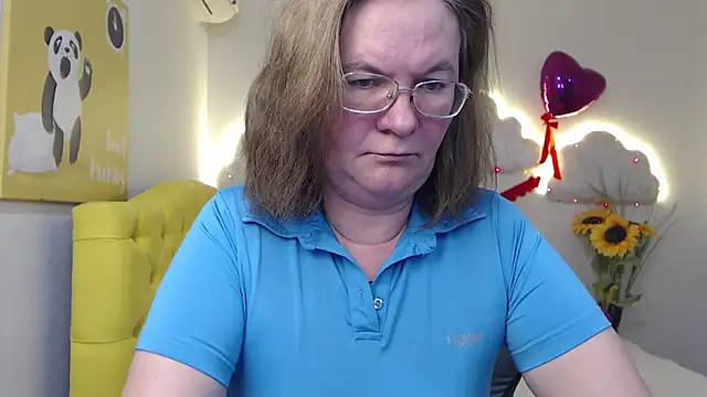 Snapshot of HolyMilfa chatting on 03/07/25, 04:55 HolyMilfa online show from 03/07/25, 04:55