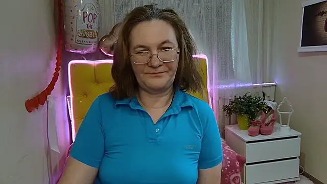 Snapshot of HolyMilfa chatting on 03/11/25, 11:01 HolyMilfa online show from 03/11/25, 11:01