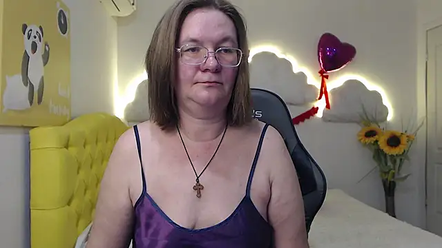 Snapshot of HolyMilfa chatting on 03/21/25, 11:01 HolyMilfa online show from 03/21/25, 11:01