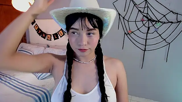 Snapshot of Maia_W10 chatting on 10/29/25, 12:29 Maia W10 online show from 10/29/25, 12:29