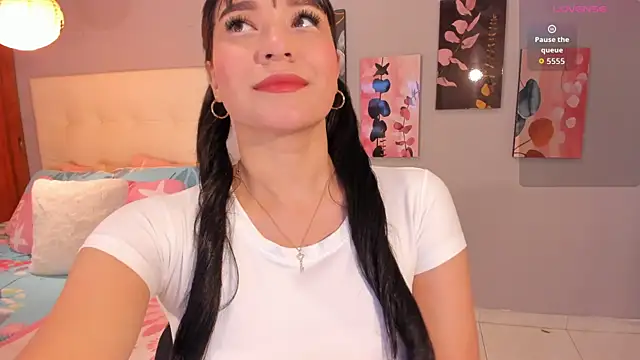 Snapshot of Maia_W10 chatting on 11/24/25, 12:16 Maia W10 online show from 11/24/25, 12:16