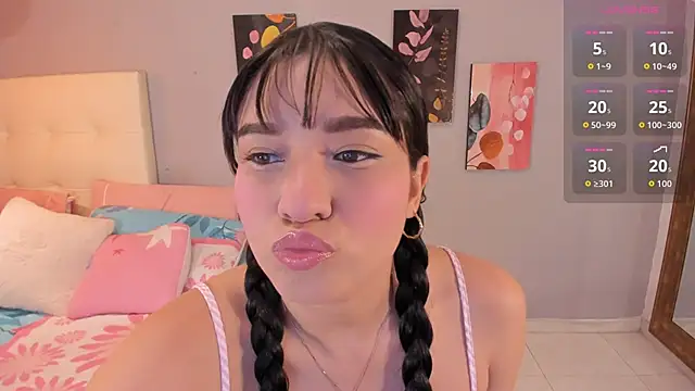 Snapshot of Maia_W10 chatting on 11/27/25, 12:18 Maia W10 online show from 11/27/25, 12:18