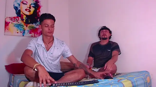 Snapshot of enjoy_vibes chatting on 11/18/25, 08:19 enjoy vibes online show from 11/18/25, 08:19