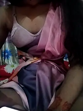 Snapshot of Nadia-2 chatting on 12/21/25, 01:18 Nadia-2 online show from 12/21/25, 01:18