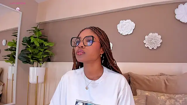 Snapshot of AriaFoster chatting on 01/06/26, 03:43 AriaFoster online show from 01/06/26, 03:43