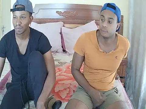 Snapshot of quincyray chatting on 11/24/25, 10:37 quincyray online show from 11/24/25, 10:37