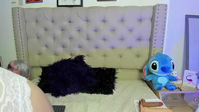 AngeleRoux online show from 02/08/25, 04:57