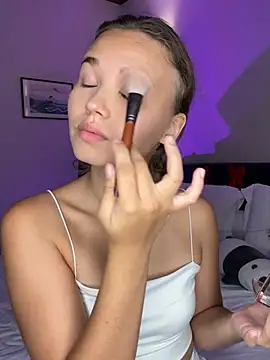 Snapshot of lexicoyy_ chatting on 12/21/24, 02:37 lexicoyy online show from 12/21/24, 02:37