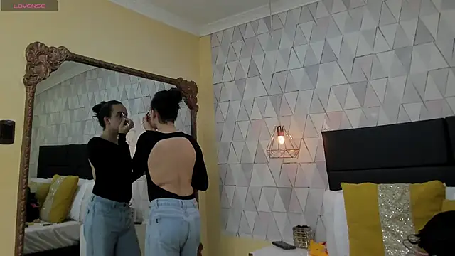 JustinePerry online show from 10/18/25, 03:42