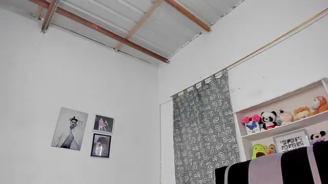 Snapshot of megan_100 chatting on 11/06/25, 06:20 megan 100 online show from 11/06/25, 06:20