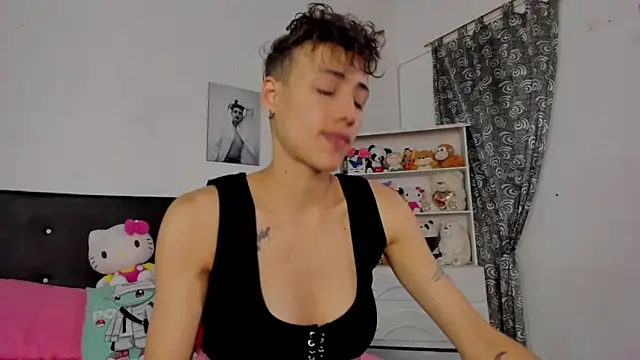 Snapshot of megan_100 chatting on 11/19/25, 05:57 megan 100 online show from 11/19/25, 05:57