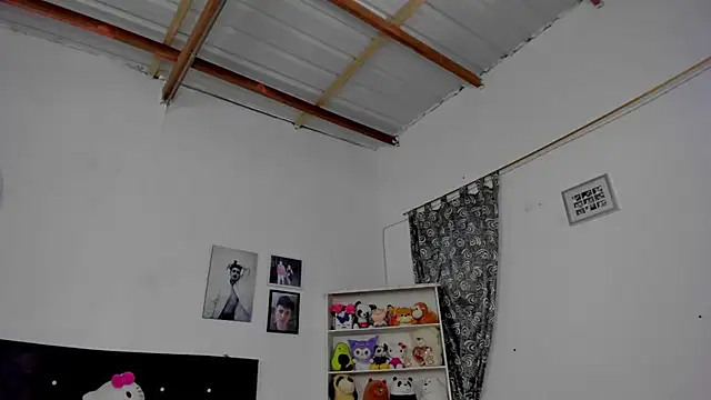 Snapshot of megan_100 chatting on 11/25/25, 05:35 megan 100 online show from 11/25/25, 05:35