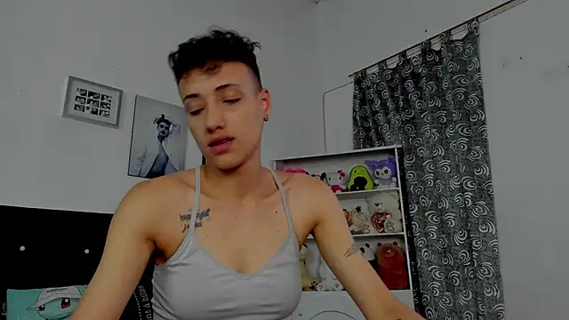 Snapshot of megan_100 chatting on 12/13/25, 07:53 megan 100 online show from 12/13/25, 07:53