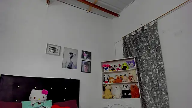 Snapshot of megan_100 chatting on 12/14/25, 06:34 megan 100 online show from 12/14/25, 06:34