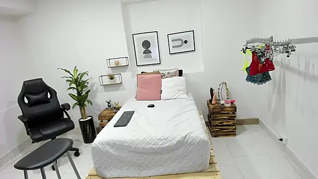 Snapshot of afrodita_martinez chatting on 01/15/25, 10:24 afrodita martinez online show from 01/15/25, 10:24