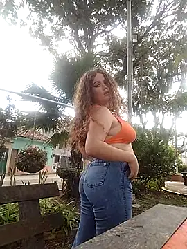 Snapshot of Mia_fooxx_ chatting on 01/01/25, 07:43 Mia fooxx online show from 01/01/25, 07:43