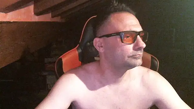 Snapshot of 6996horus chatting on 10/10/25, 04:11 6996horus online show from 10/10/25, 04:11