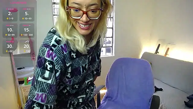 Snapshot of 911Calling chatting on 12/17/24, 01:05 911Calling online show from 12/17/24, 01:05