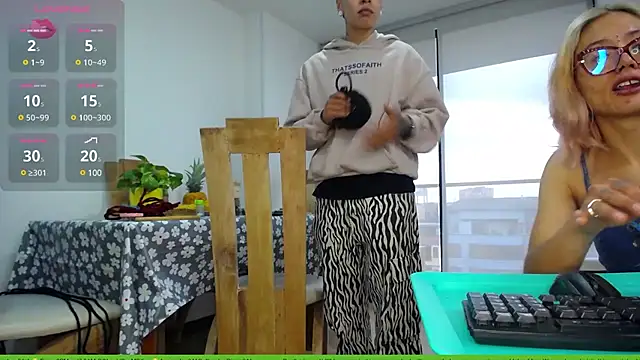 Snapshot of 911Calling chatting on 02/17/25, 08:58 911Calling online show from 02/17/25, 08:58