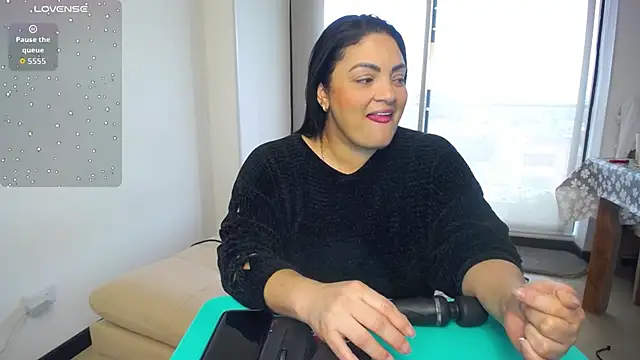 Snapshot of 911Calling chatting on 11/16/25, 07:41 911Calling online show from 11/16/25, 07:41