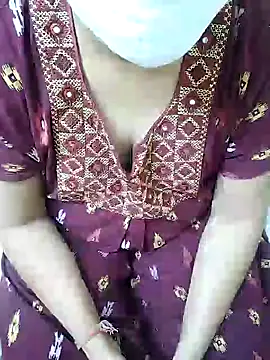 Snapshot of aliseanu chatting on 12/13/24, 01:55 aliseanu online show from 12/13/24, 01:55