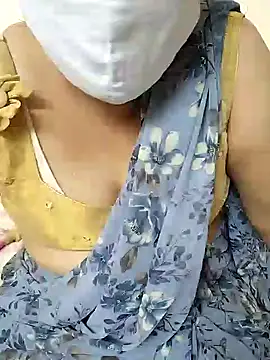 Snapshot of aliseanu chatting on 12/19/24, 04:46 aliseanu online show from 12/19/24, 04:46