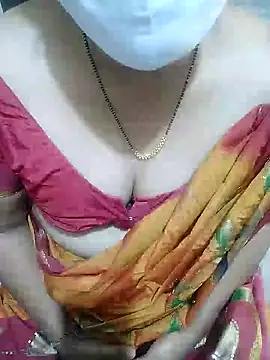 Snapshot of aliseanu chatting on 12/21/24, 10:06 aliseanu online show from 12/21/24, 10:06