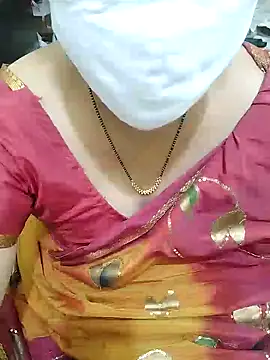 Snapshot of aliseanu chatting on 12/21/24, 01:10 aliseanu online show from 12/21/24, 01:10