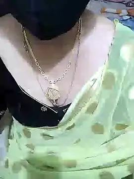 Snapshot of aliseanu chatting on 01/14/25, 12:03 aliseanu online show from 01/14/25, 12:03