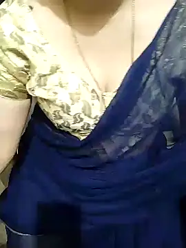 Snapshot of aliseanu chatting on 02/01/25, 01:30 aliseanu online show from 02/01/25, 01:30