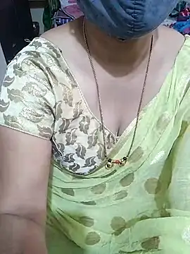 Snapshot of aliseanu chatting on 02/14/25, 04:37 aliseanu online show from 02/14/25, 04:37