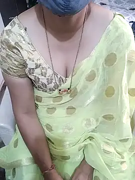 Snapshot of aliseanu chatting on 02/14/25, 10:28 aliseanu online show from 02/14/25, 10:28