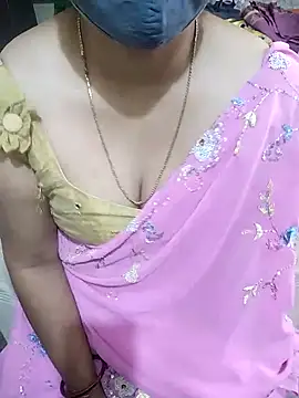 Snapshot of aliseanu chatting on 02/18/25, 10:05 aliseanu online show from 02/18/25, 10:05