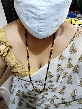 Snapshot of aliseanu chatting on 03/03/25, 10:28 aliseanu online show from 03/03/25, 10:28