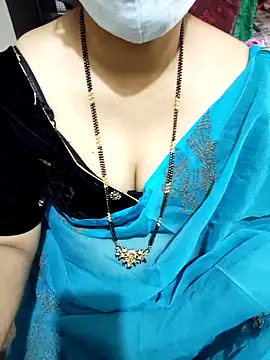 Snapshot of aliseanu chatting on 03/08/25, 04:56 aliseanu online show from 03/08/25, 04:56