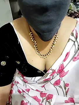 Snapshot of aliseanu chatting on 03/18/25, 04:04 aliseanu online show from 03/18/25, 04:04