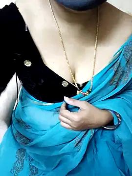 Snapshot of aliseanu chatting on 03/19/25, 12:26 aliseanu online show from 03/19/25, 12:26