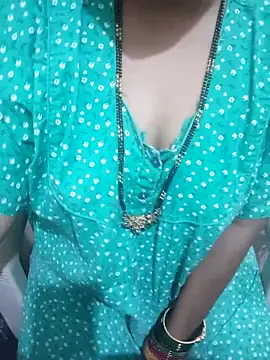 Snapshot of aliseanu chatting on 09/29/25, 06:07 aliseanu online show from 09/29/25, 06:07