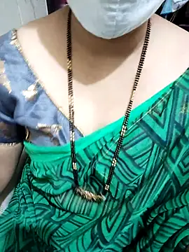 Snapshot of aliseanu chatting on 10/08/25, 05:05 aliseanu online show from 10/08/25, 05:05