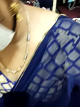 Snapshot of aliseanu chatting on 10/09/25, 06:11 aliseanu online show from 10/09/25, 06:11