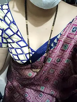 Snapshot of aliseanu chatting on 10/25/25, 06:43 aliseanu online show from 10/25/25, 06:43