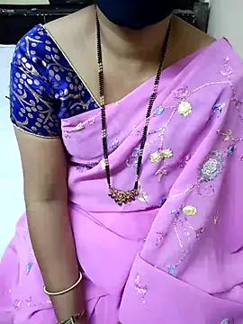 Snapshot of aliseanu chatting on 10/30/25, 05:02 aliseanu online show from 10/30/25, 05:02