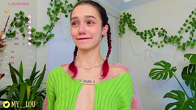 Snapshot of MyLou_ chatting on 12/01/24, 04:29 MyLou online show from 12/01/24, 04:29