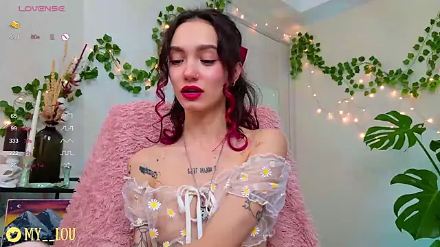 Snapshot of MyLou_ chatting on 12/08/24, 04:18 MyLou online show from 12/08/24, 04:18