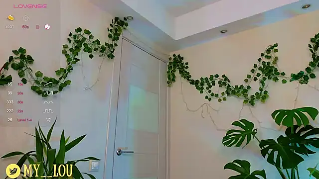 Snapshot of MyLou_ chatting on 12/14/24, 06:52 MyLou online show from 12/14/24, 06:52