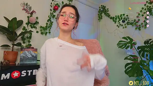 Snapshot of MyLou_ chatting on 01/08/25, 03:17 MyLou online show from 01/08/25, 03:17